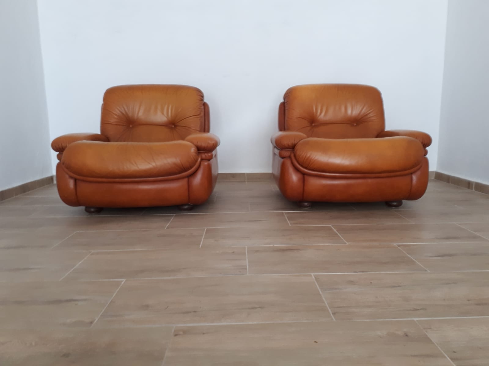Pair of armchairs, Italy, 70