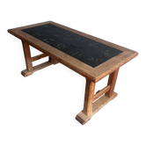 Table basse brutalisme en chêne et ardoise avec motifs zodiacaux