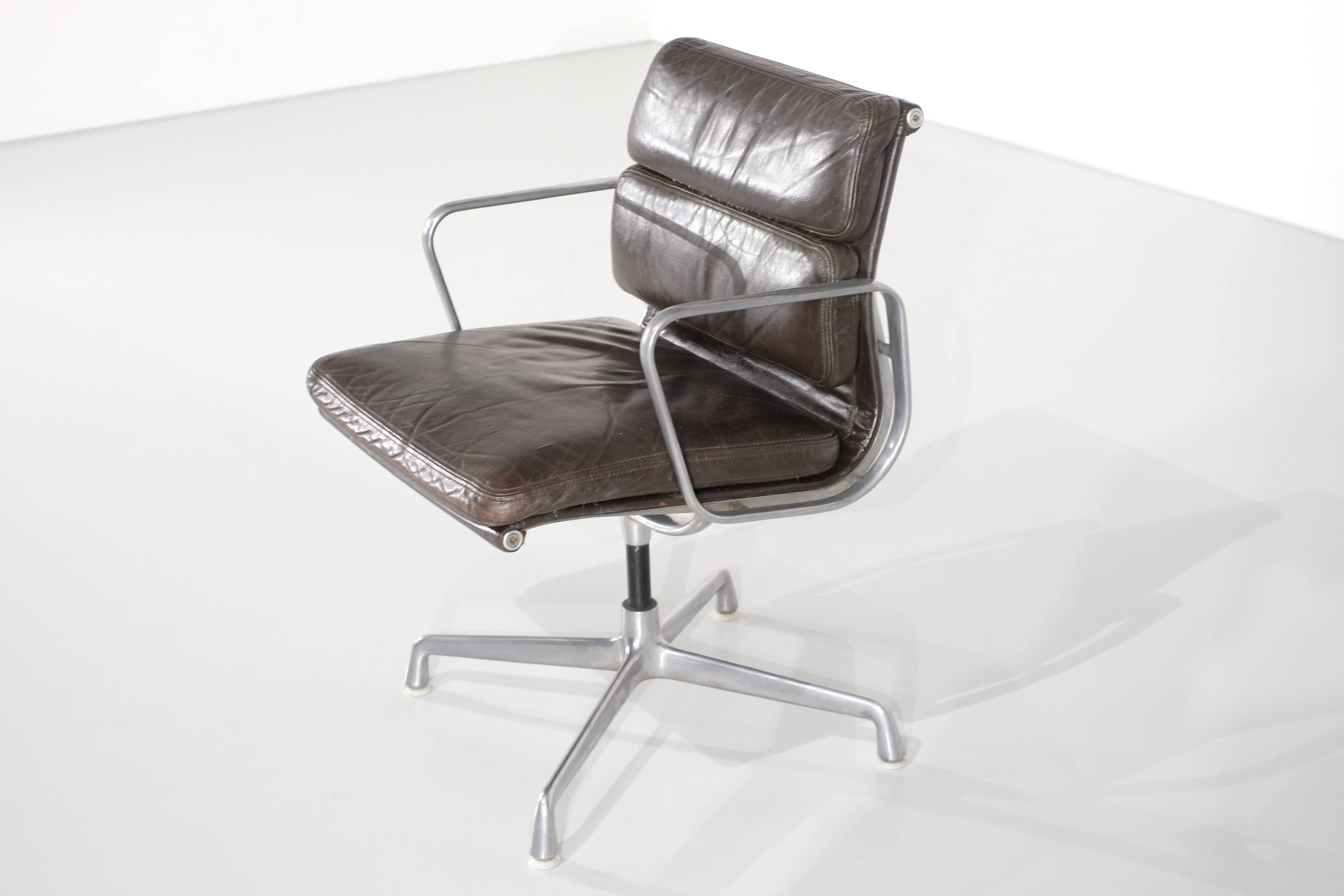 Softpad EA208 by Charles & Ray Eames for Le Mobilier International - 1960
