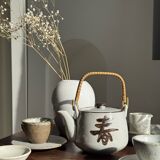 Petite théière asiatique en grès anse en rotin H11 D10