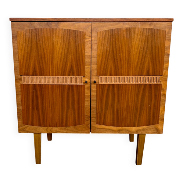 Buffet vintage 2 portes – années 60/70 – bois et poignées chromées
