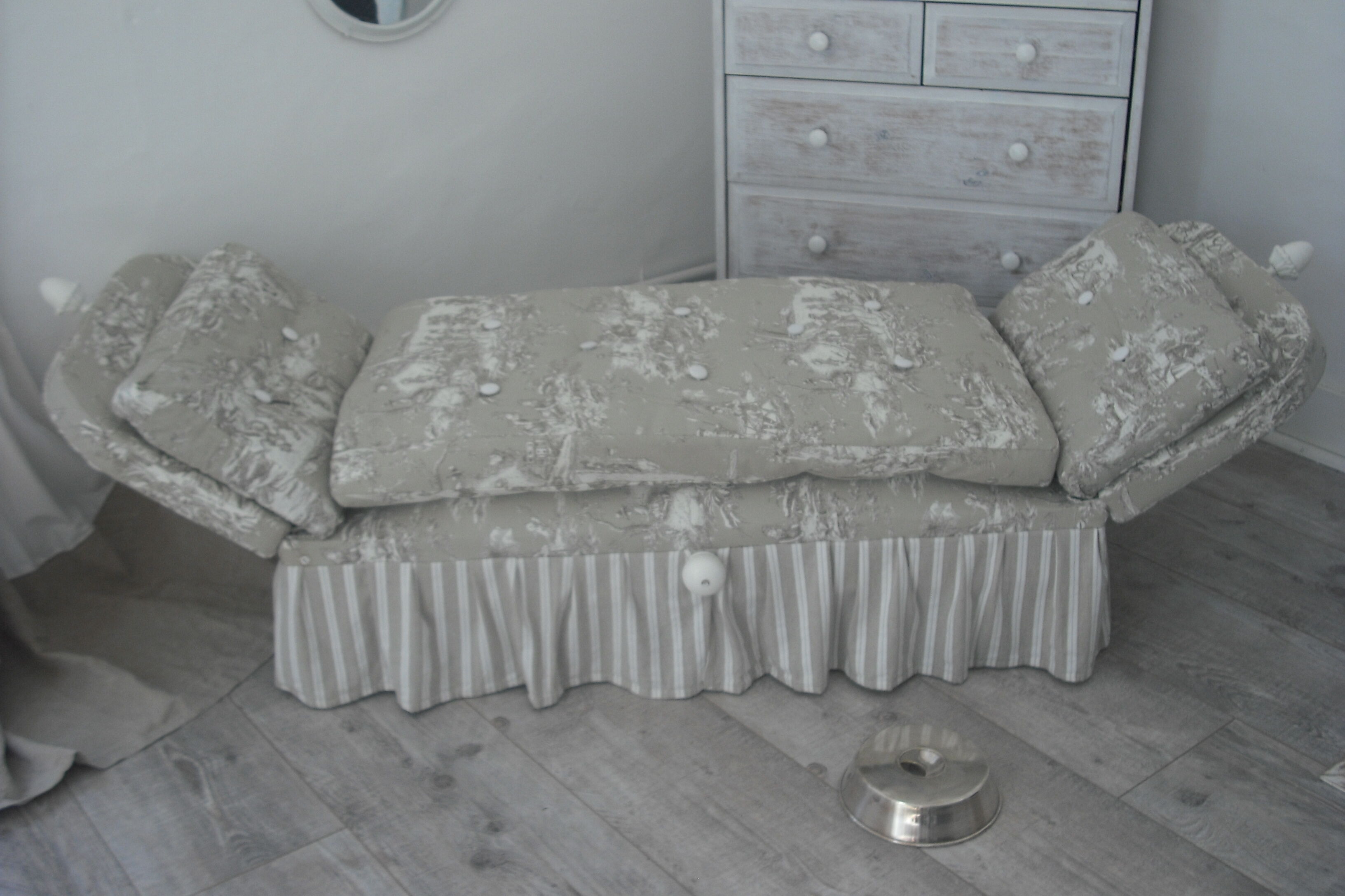 Bench bed on wheels 1 place