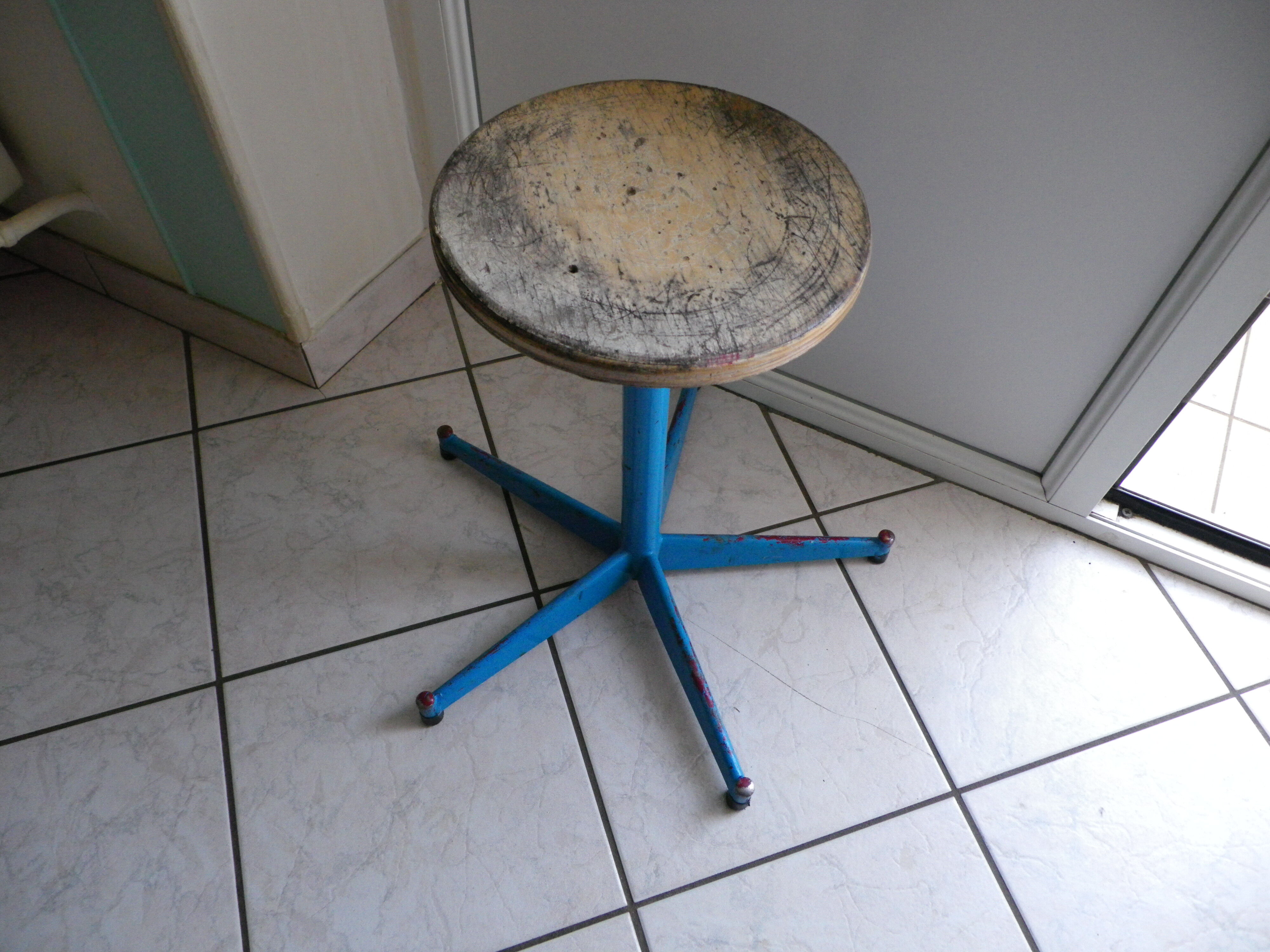 Tabouret ancien industriel réglable acier et bois année 1970