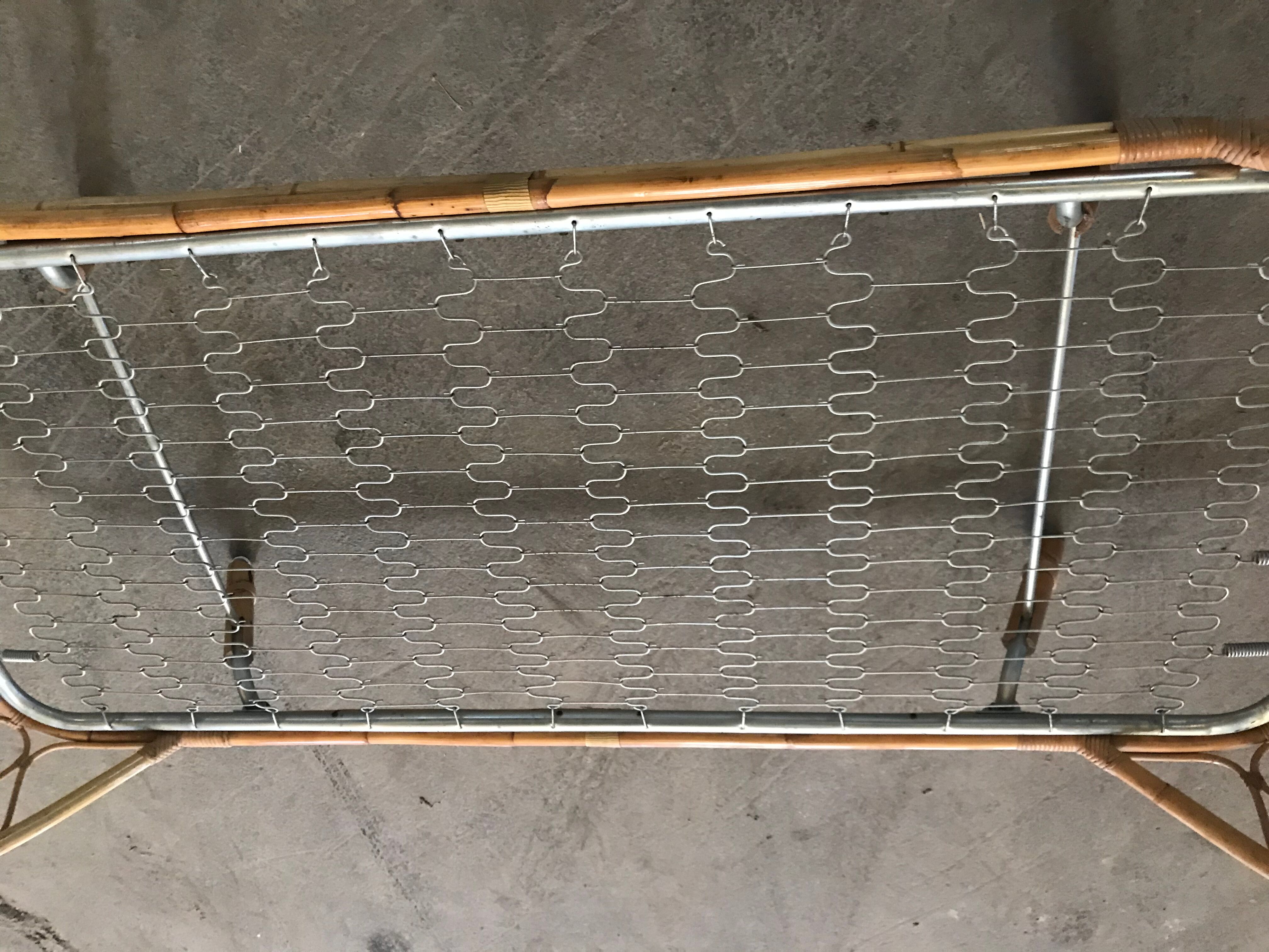 Foldable rattan basket bed