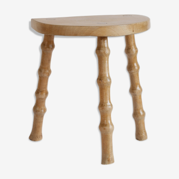 Tabouret tripode en bois clair