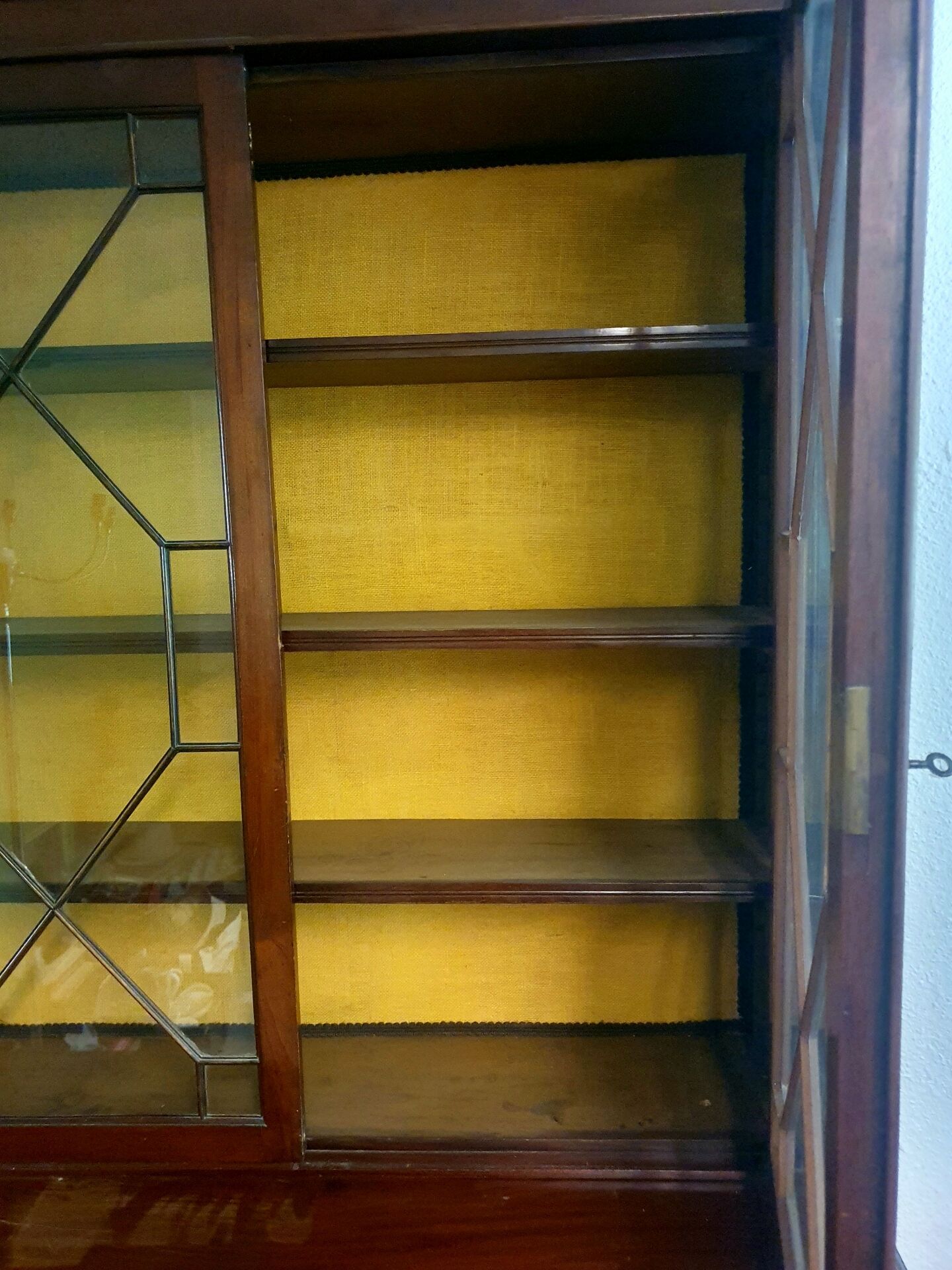 Elegant English mahogany secretary bookcase – Early 20th century