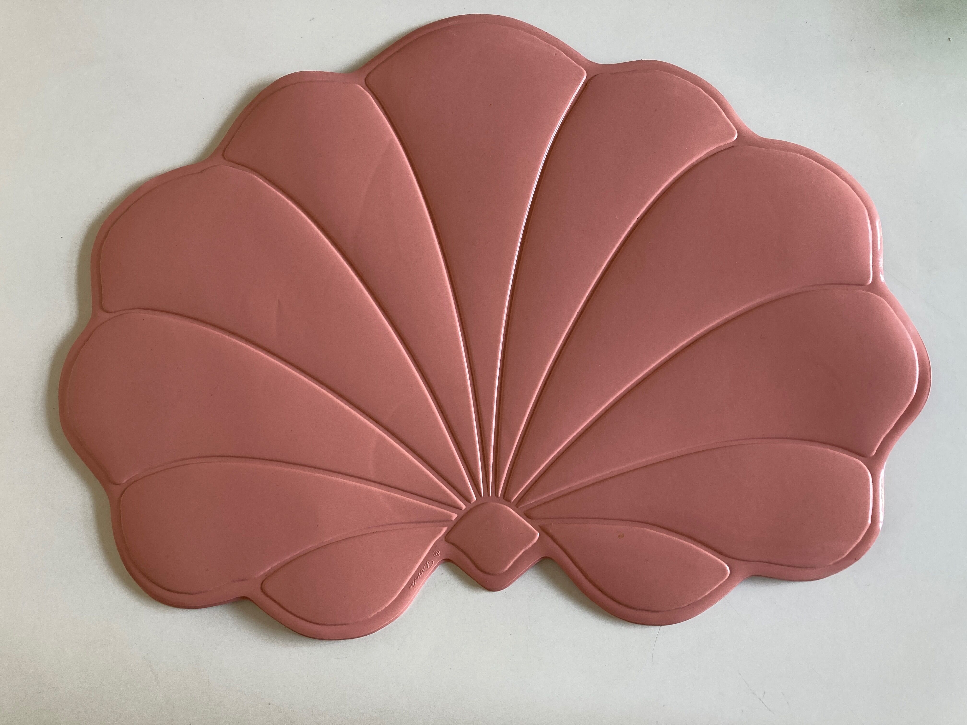 Pair of 1970 Tiffany lotus placemat in plastic