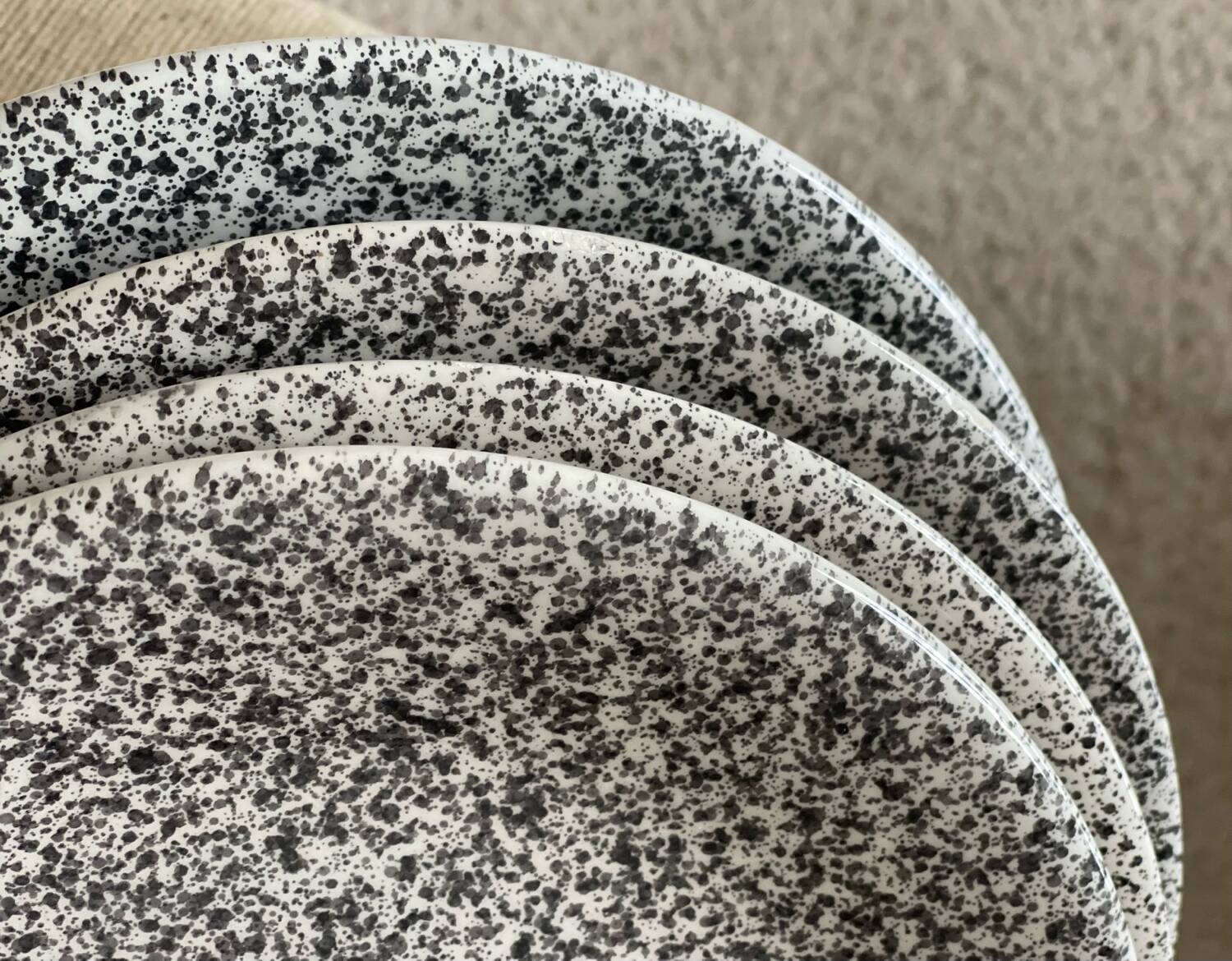 4 Castelforte dessert plates.