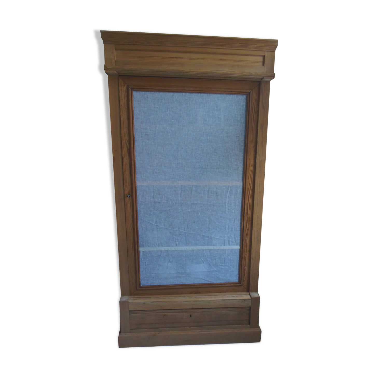 Lingerie, wardrobe, dresser from 1905 in pitch pine.