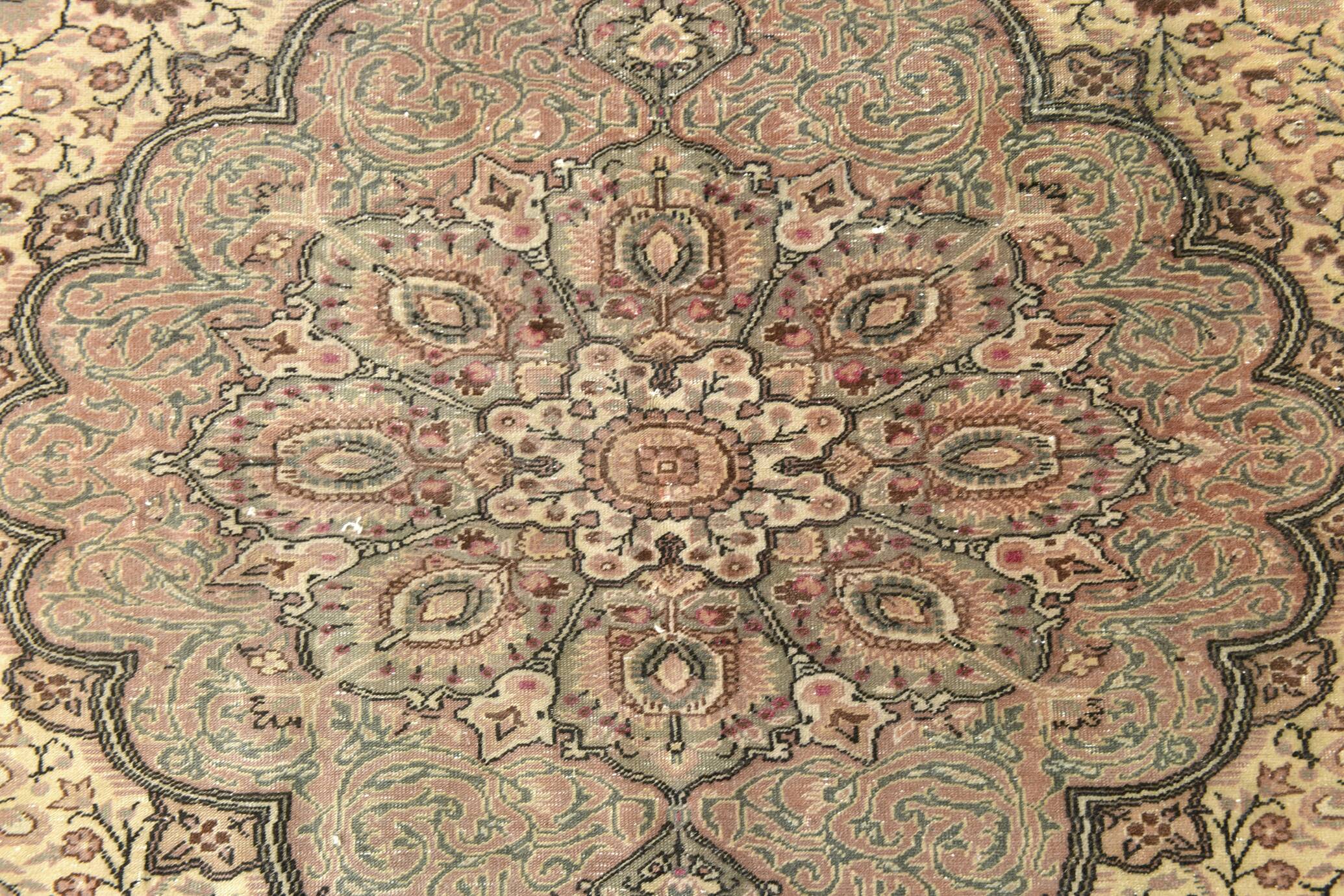 6x8 Madallion Pattern Cream & Salmon Persian Rug, 196x260Cm