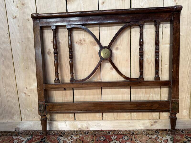 Lit d'enfant anglais en bois foncé et plaque de laiton