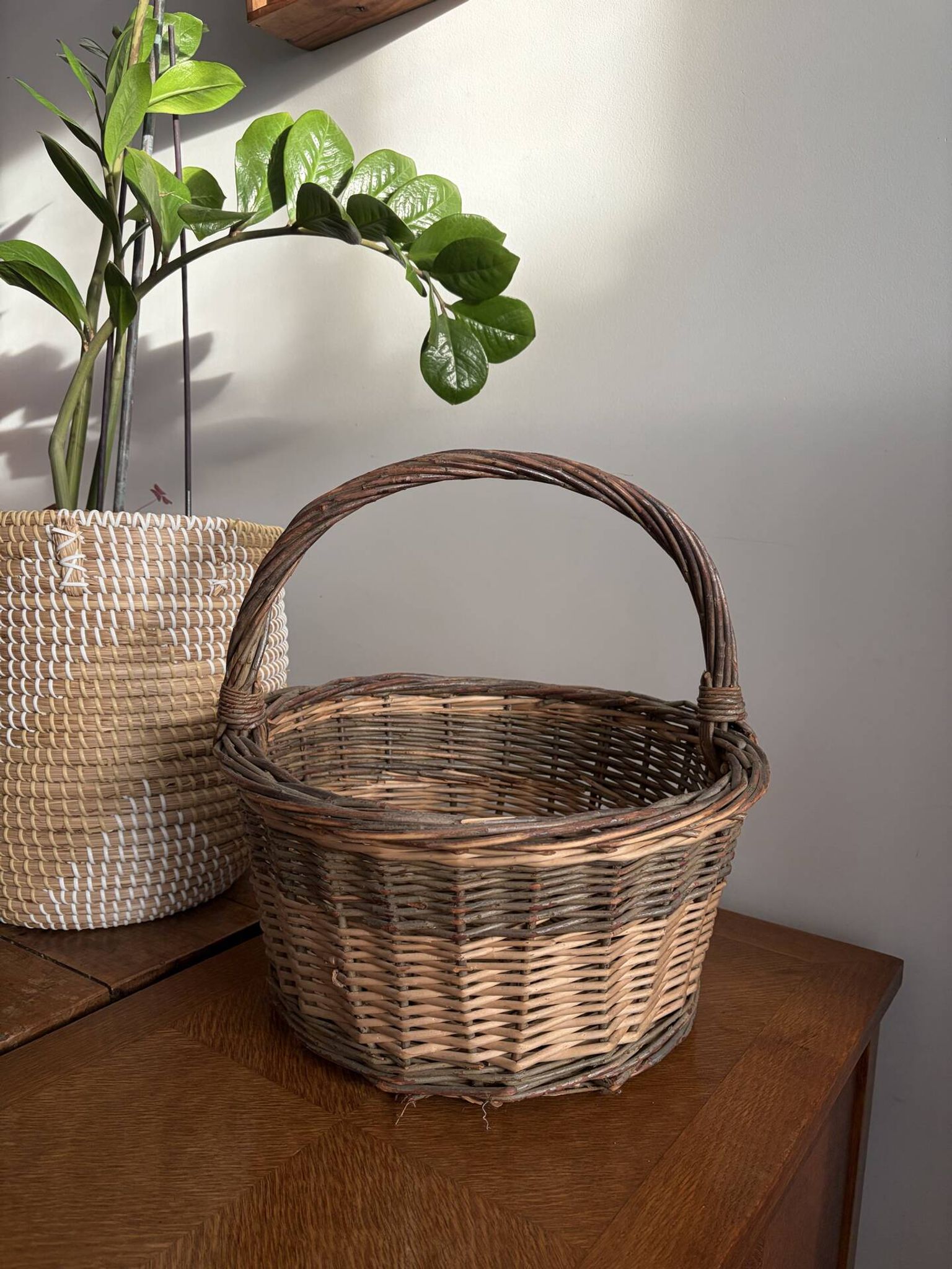 Panier osier tressé vintage , grande anse