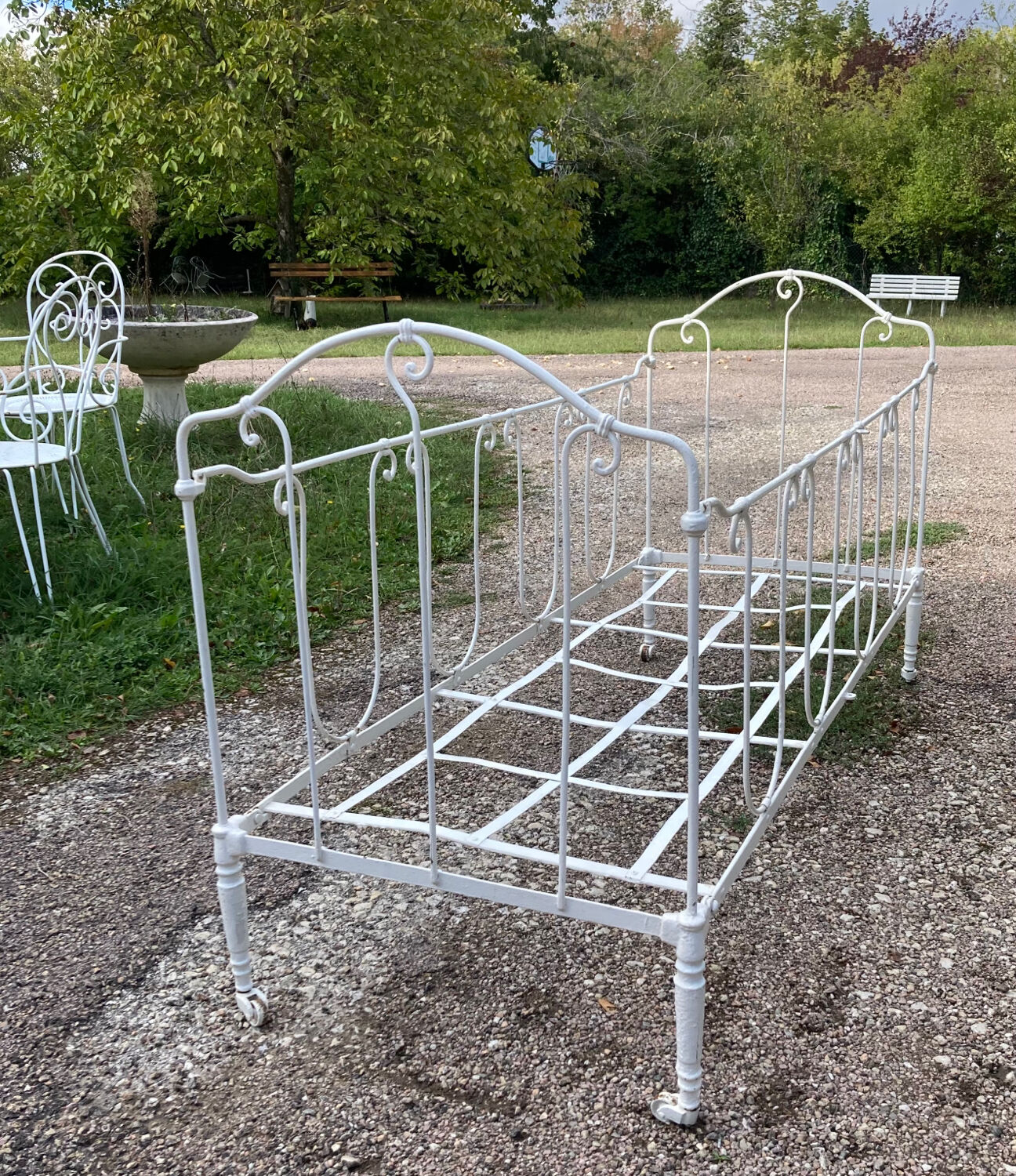 19th century wrought iron baby bed convertible into a bench + wool mattress