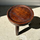 Tabouret en bois massif brun assise circulaire creuse