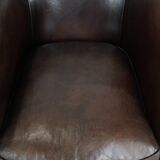 Stylish and sturdy dark brown club armchair made of sheepskin leather