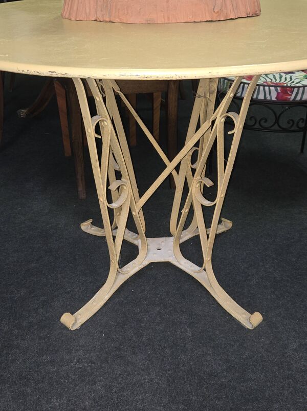 Table de jardin ronde en fer forgé – Travail de style Art nouveau vers 1900