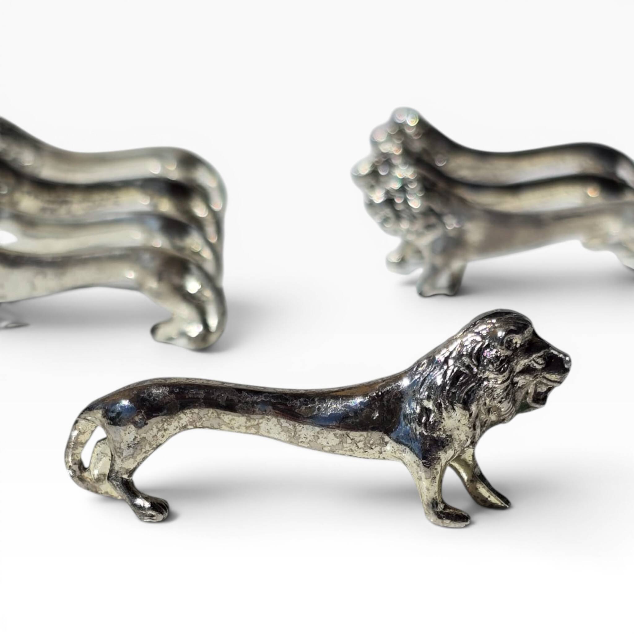 Series of antique knife rests in the shape of a lion, silver-plated metal.