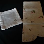 Linge de table nappe ronde huit serviettes dentelle de Luxeuil lin