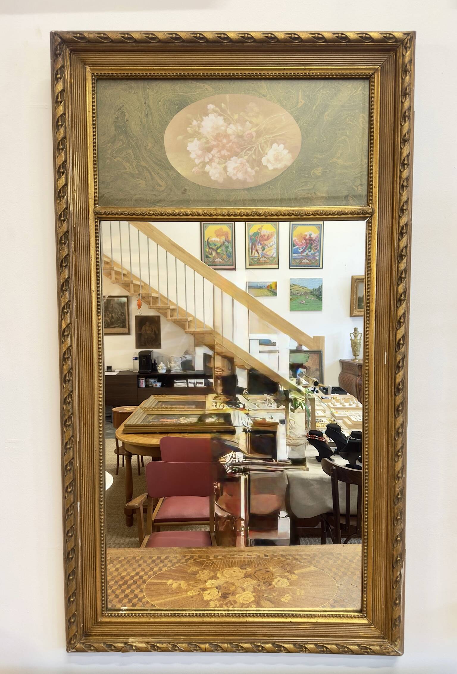 Miroir trumeau ancien en stuc doré – décor floral