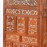 Indian screen with 4 leaves in teak wood with rich openwork decoration of grape leaves
