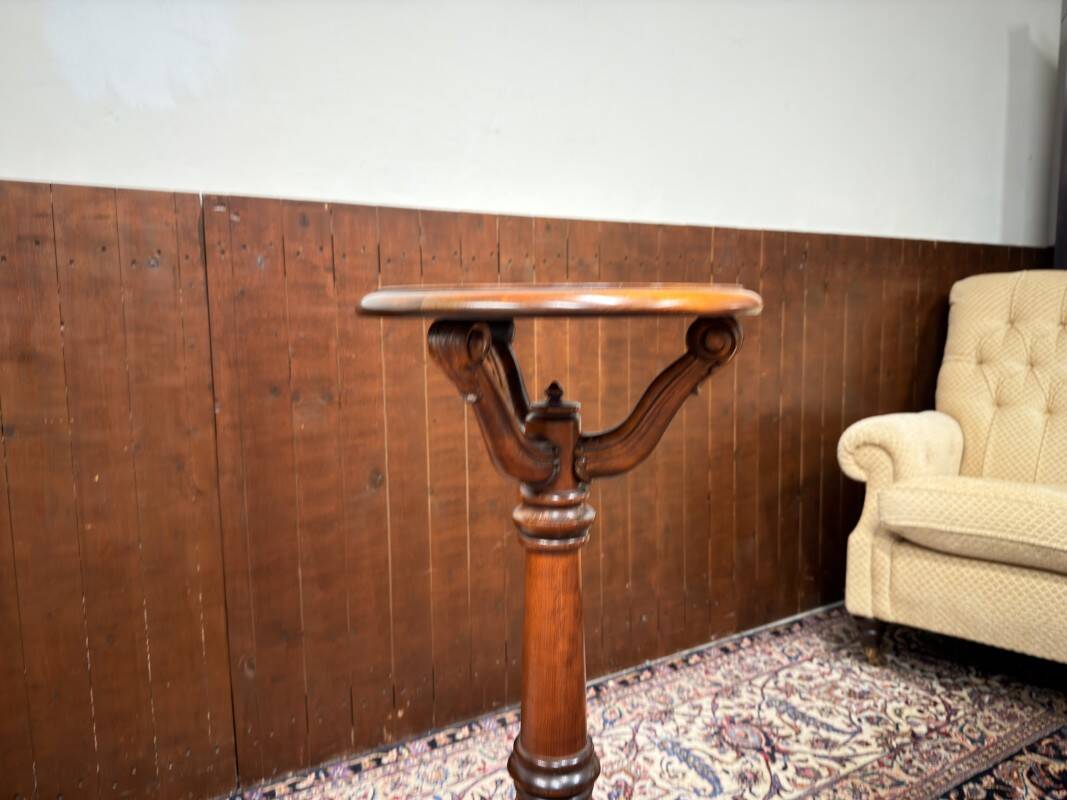 Classic Old English Pied De Stalle Plant Stand