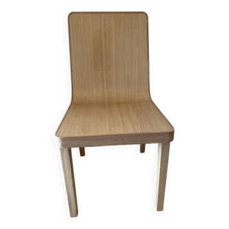 Chaise emea de la marque alki en chêne massif