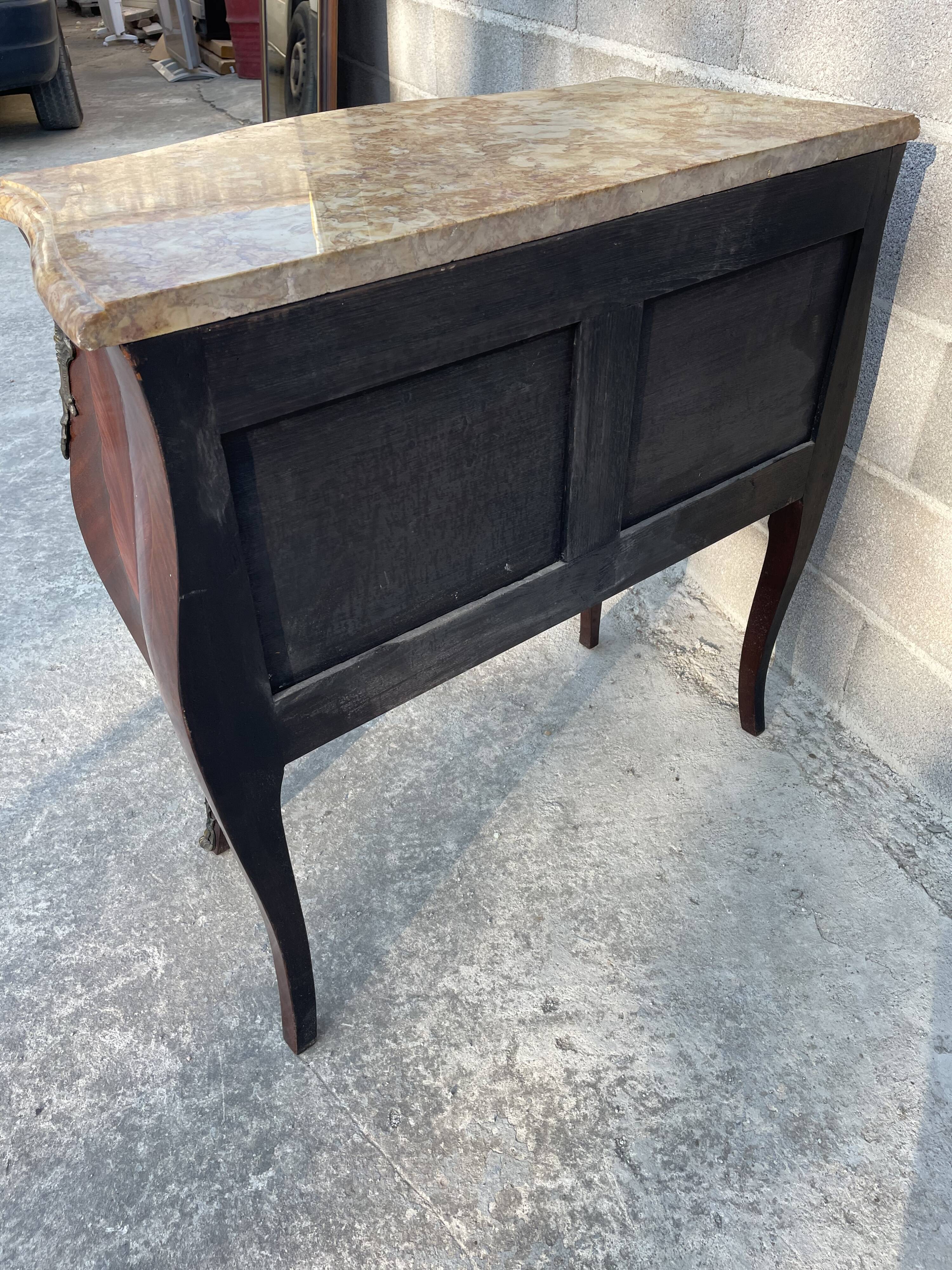 Rosewood chest of drawers