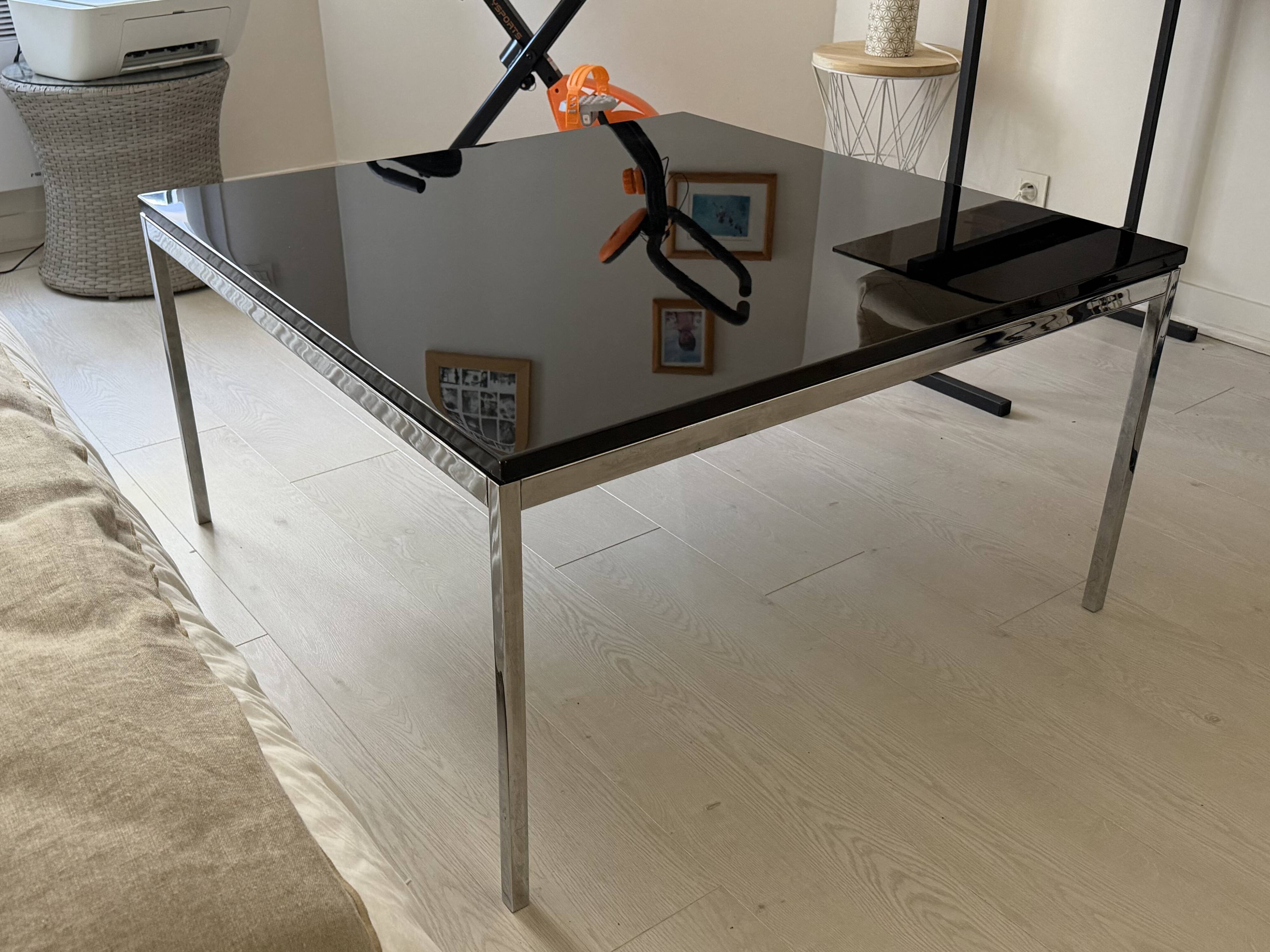 Square black lacquered coffee table designed by Tobia Scarpa for Knoll.