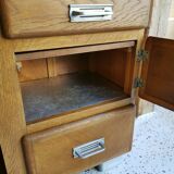 Kitchen cabinet