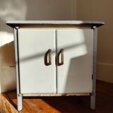 Buffet low tole emaillee (kitchen furniture) years 1950, 61cm x 40cm x 61cm
