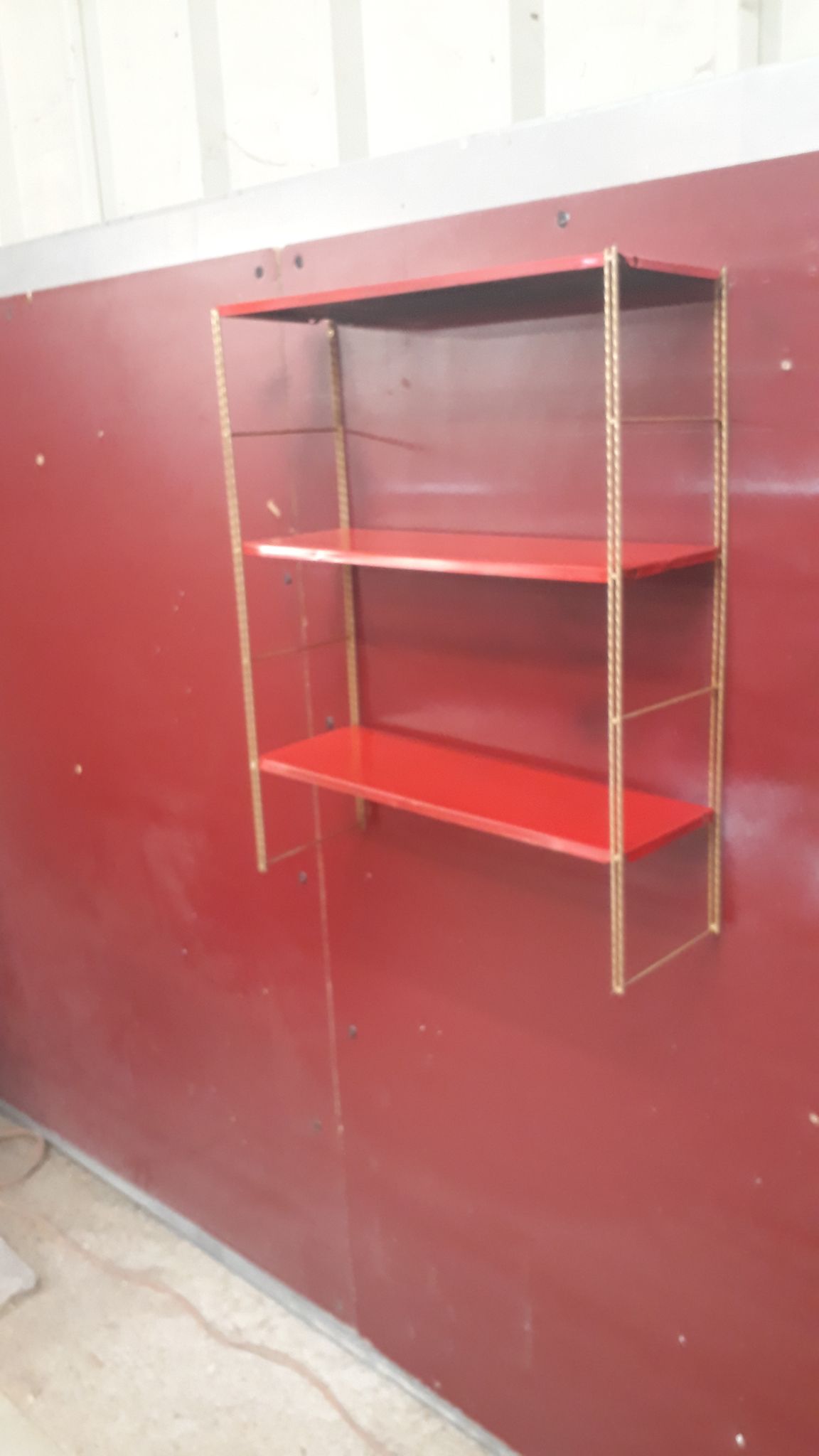 Tomado metal shelf