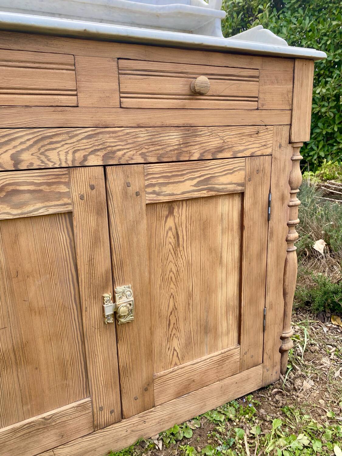 Meuble de toilette en marbre