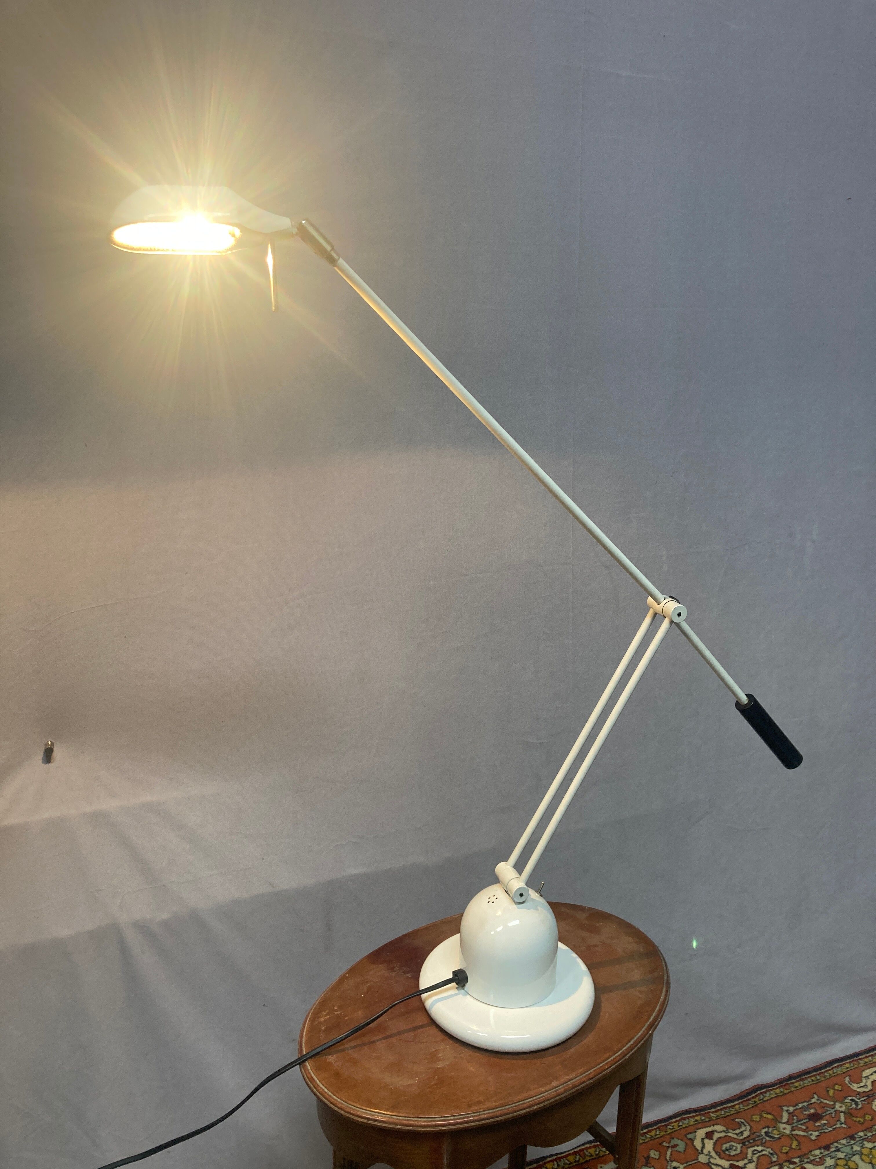 Halogen desk lamp