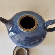 Teapot and milk jug set in glazed ceramic (cobalt blue) design