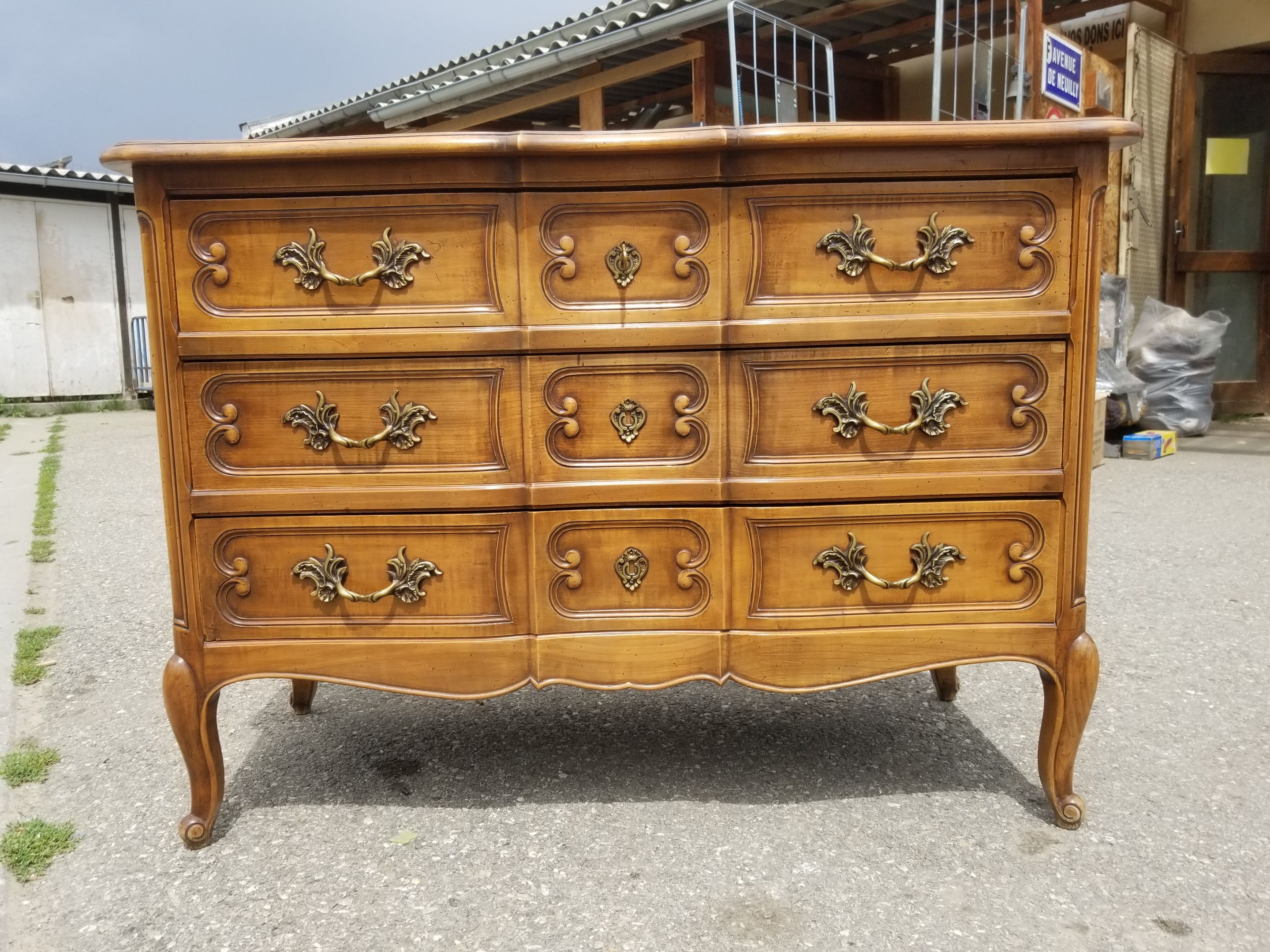 Louis XV style crossbow chest of drawers 3 drawers in walnut