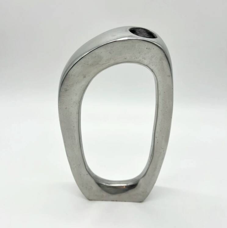 Vase sculptural en fonte d’aluminium — 1980s