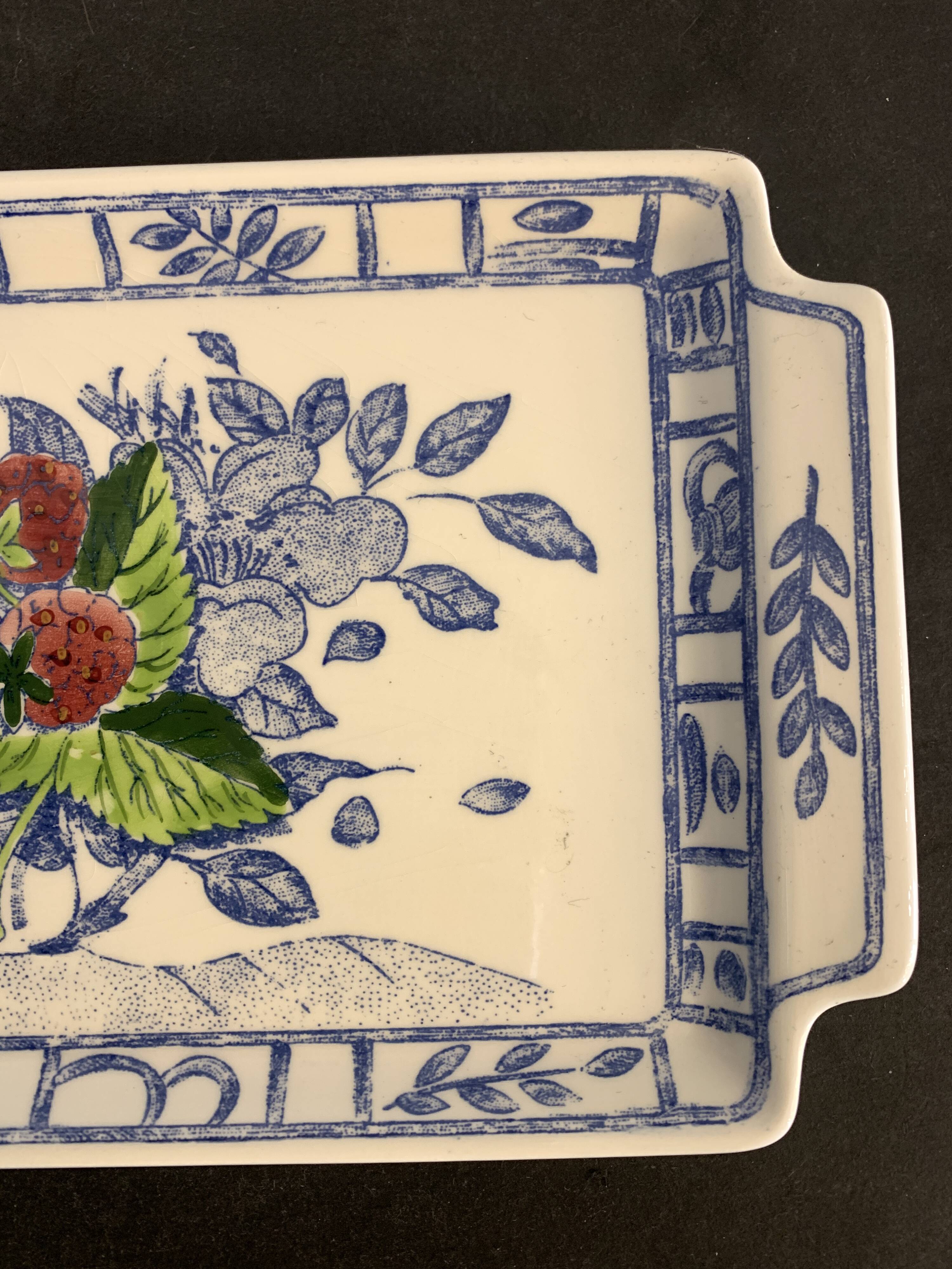 Gien cake dish, blue bird and fruit, design Isabelle de Borchgrave