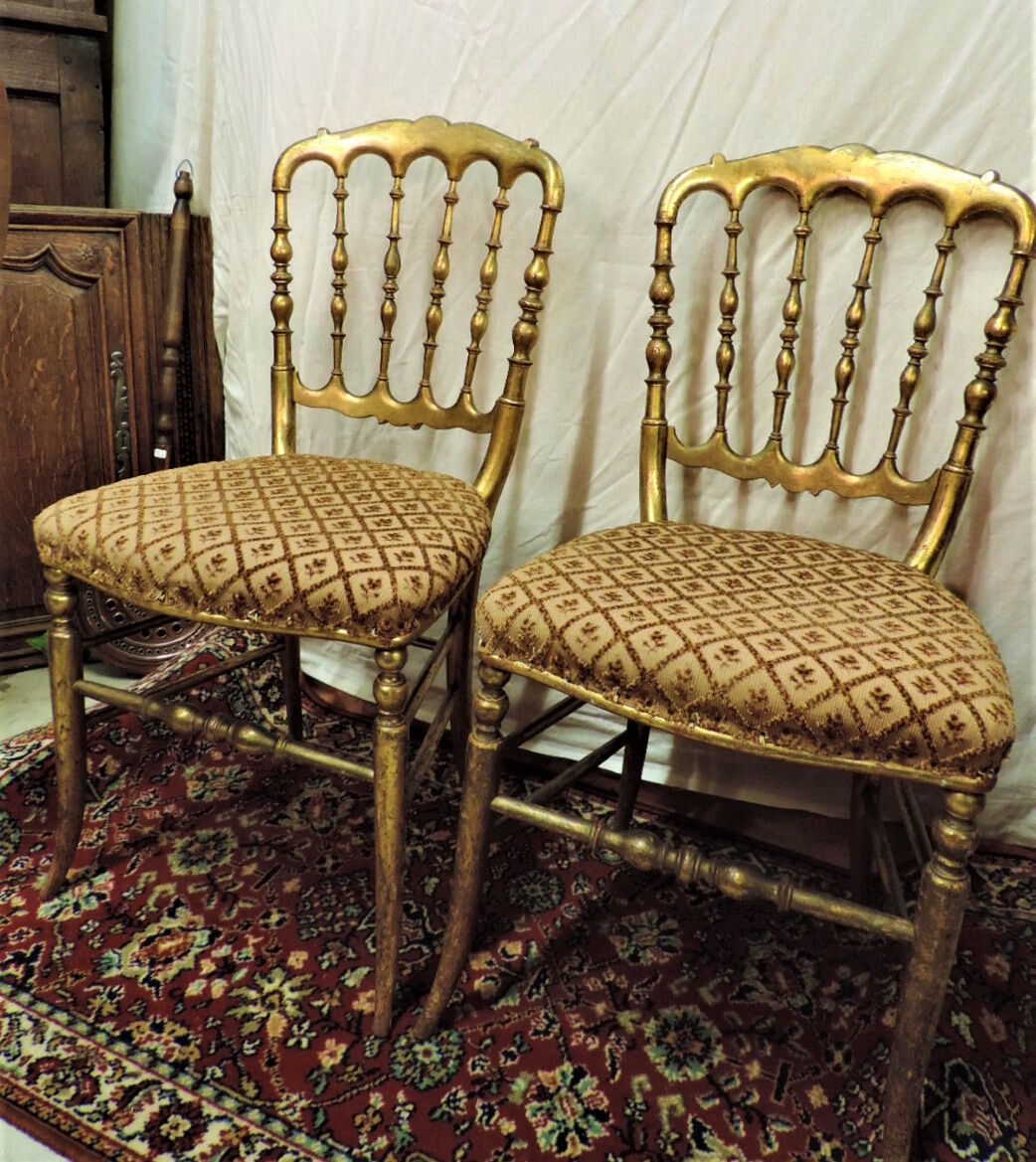 Paire de chaises en bois doré NIII