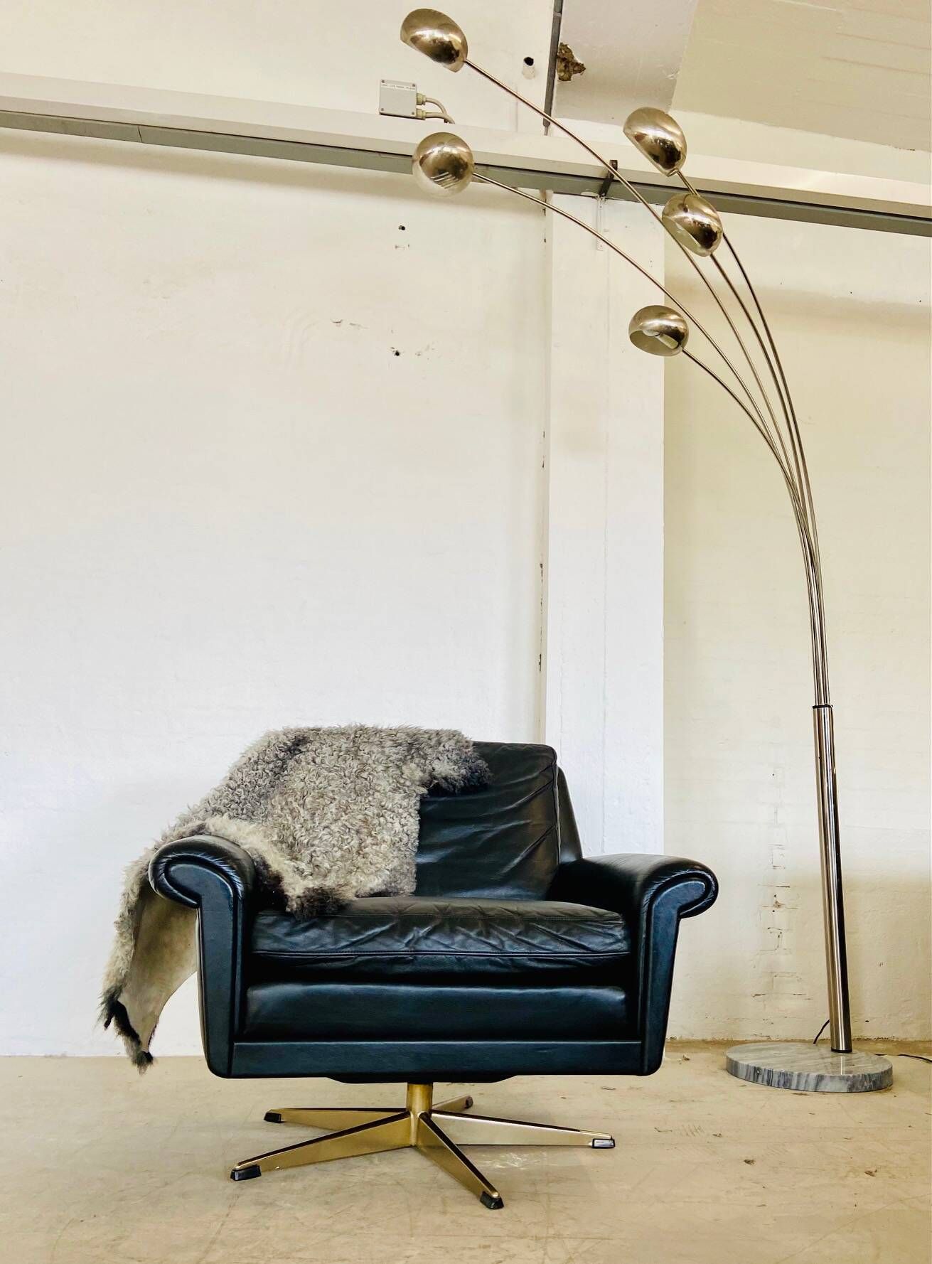 Vintage Danish mid-century leather lounge chair in black leather by G. Thams 1975