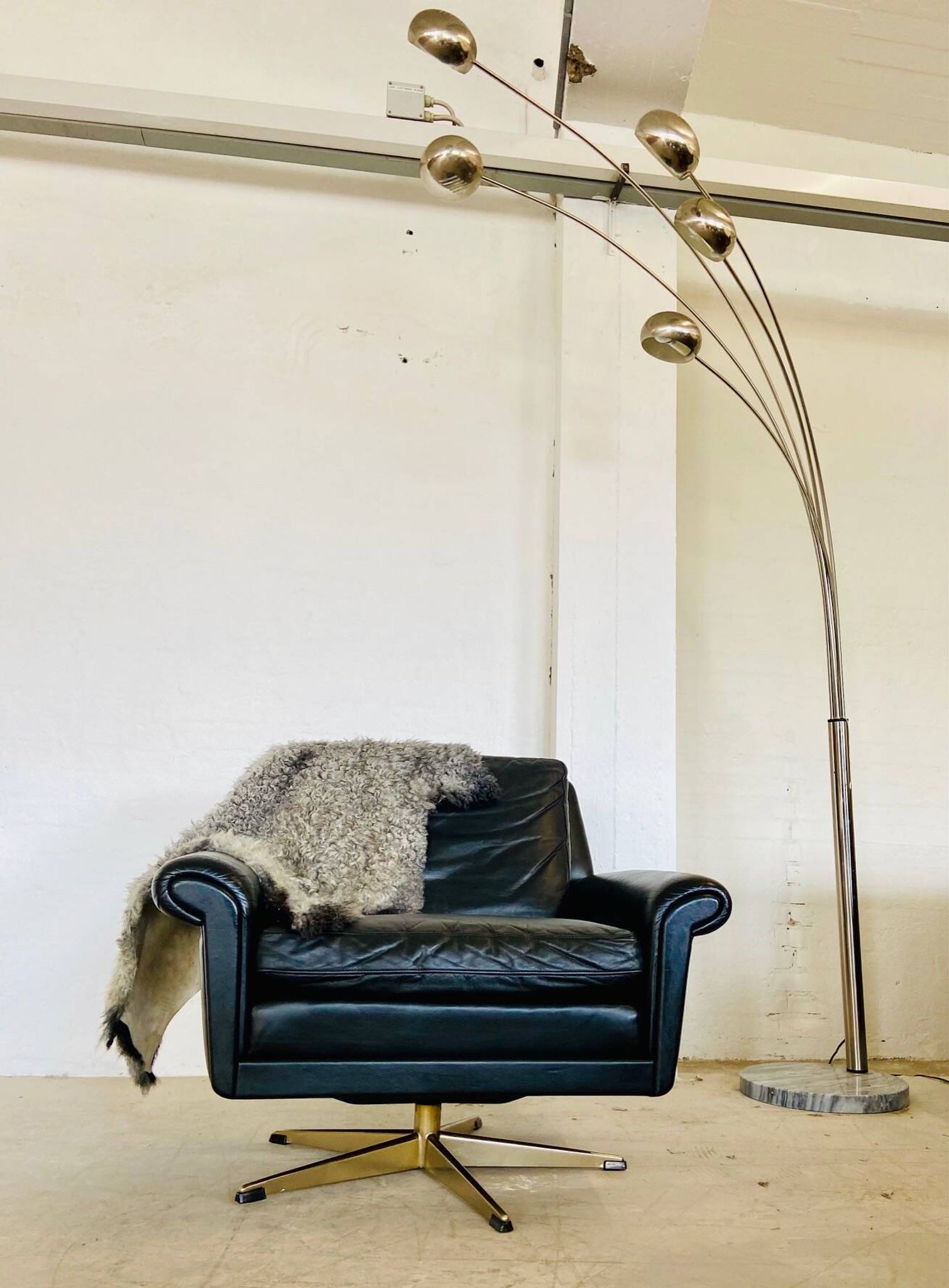 Vintage Danish mid-century leather lounge chair in black leather by G. Thams 1975