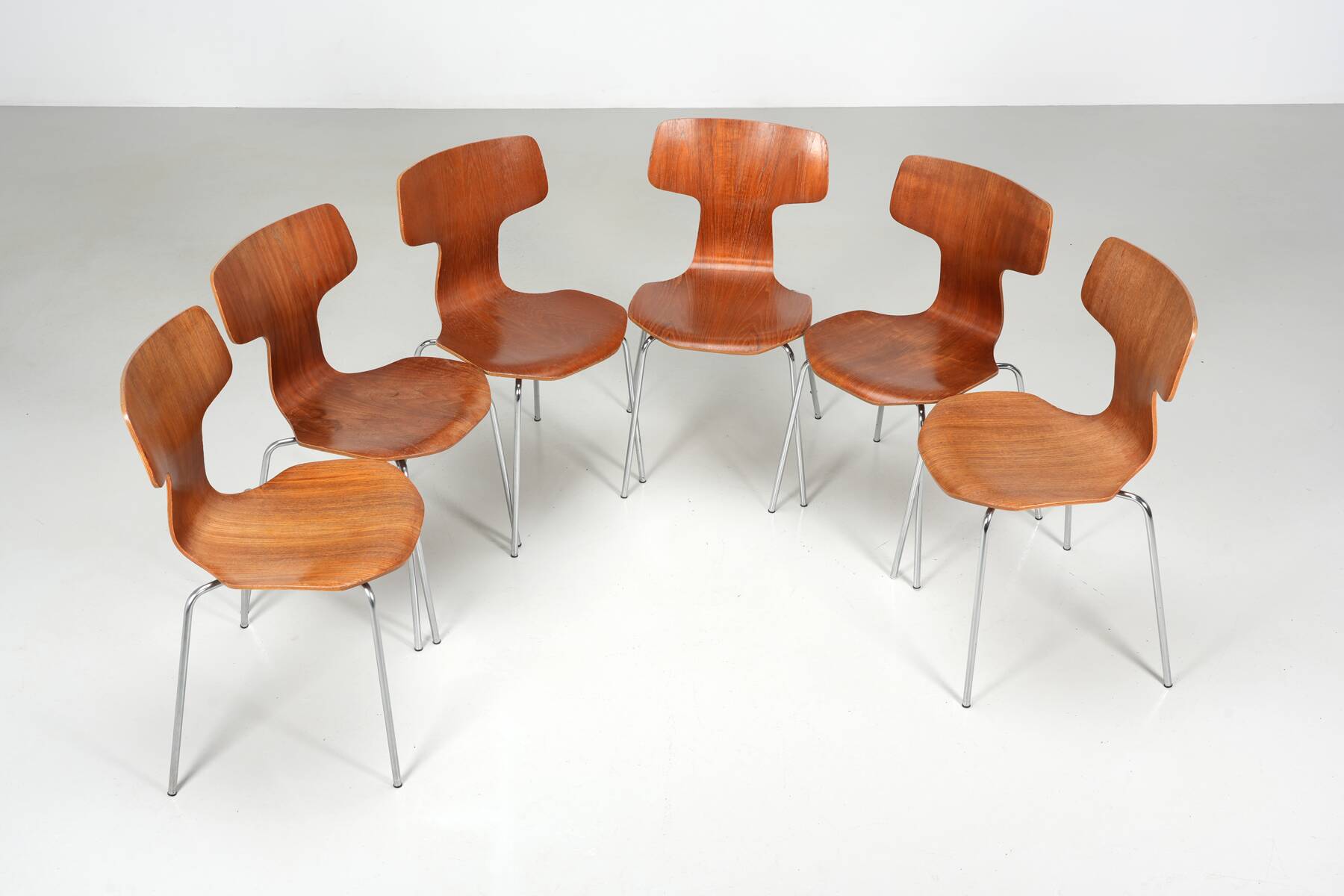 Arne Jacobsen, set of 6 chairs model 3103 known as Marteau ed. Fritz Hansen