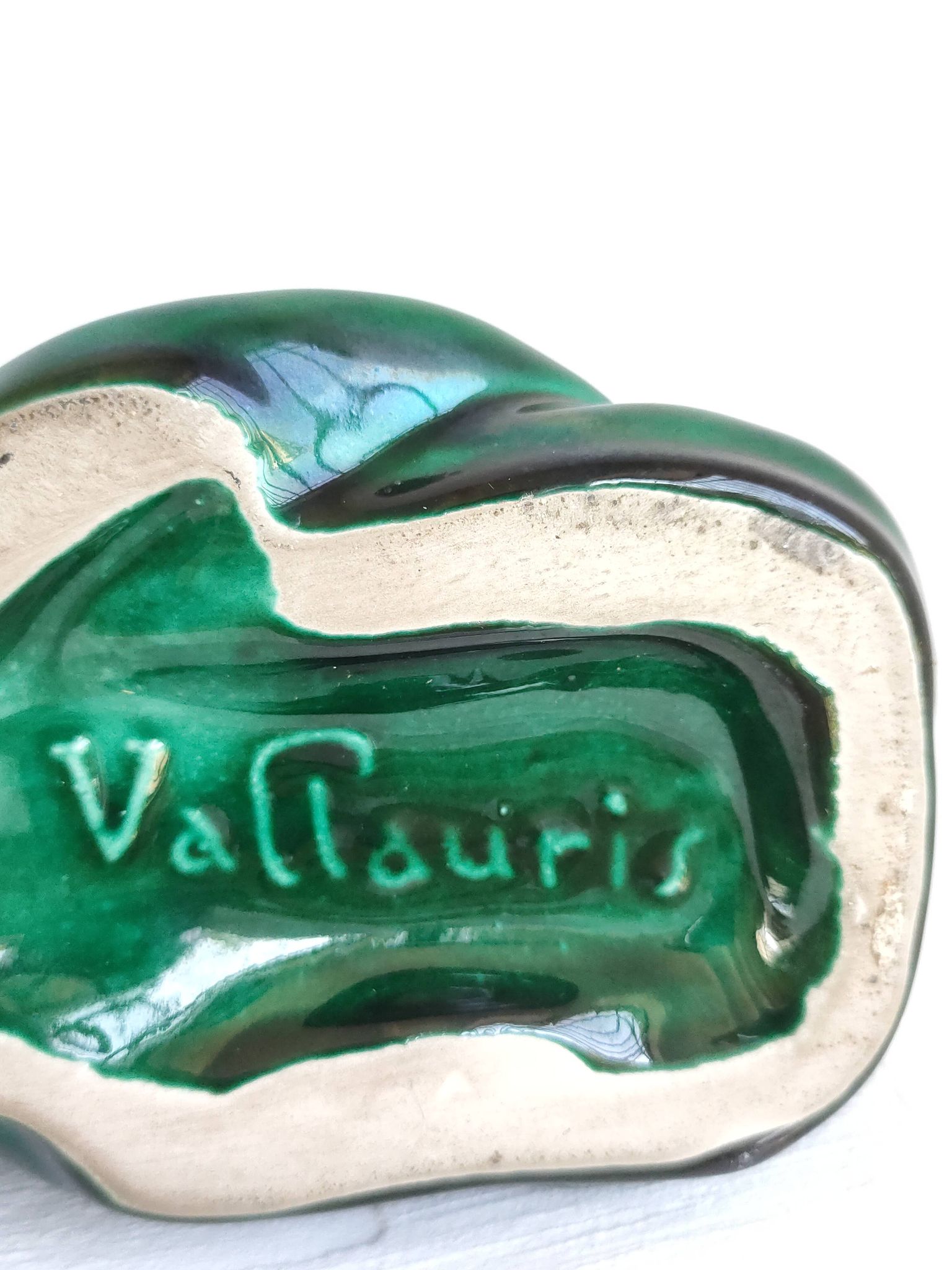 Lot de 2 Bougeoirs en céramique verte signés Hubert Pernin, Vallauris
