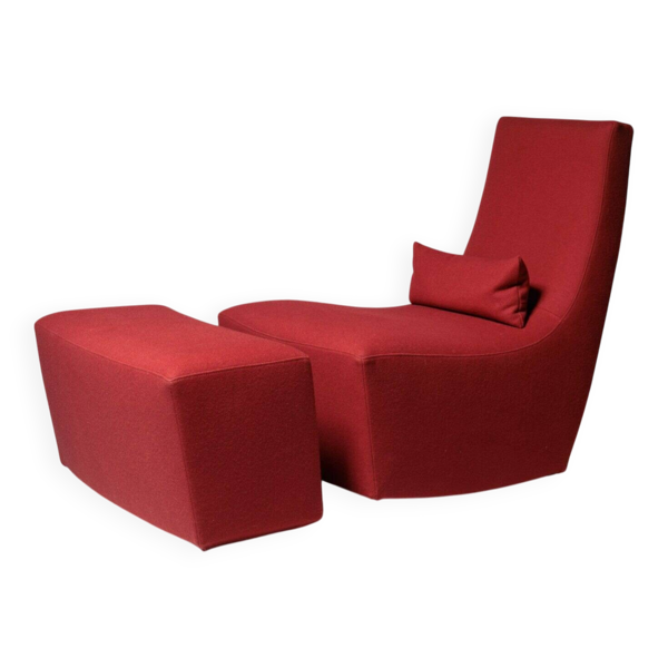 Fauteuil à bascule et repose-pieds en laine rouge par Ligne Roset, France
