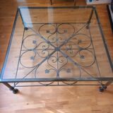 Coffee table in wrought iron and glass
