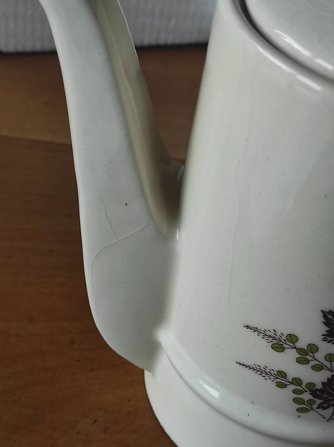 Small coffee maker with floral decoration