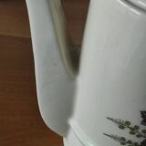 Small coffee maker with floral decoration