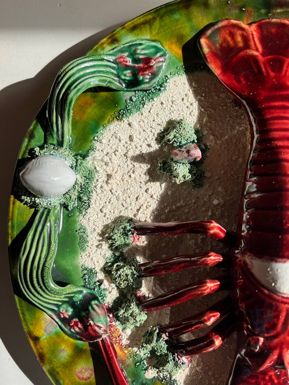 Decorative earthenware dish by J. Caldas da Rainha