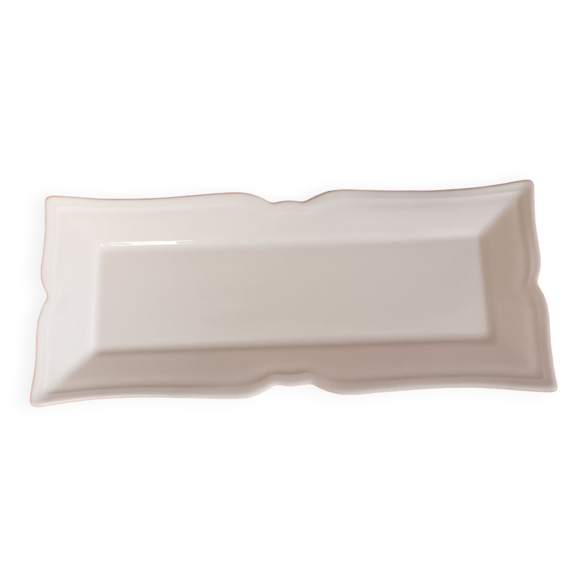 White cake dish
