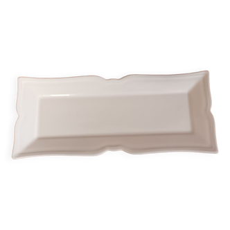 White cake dish