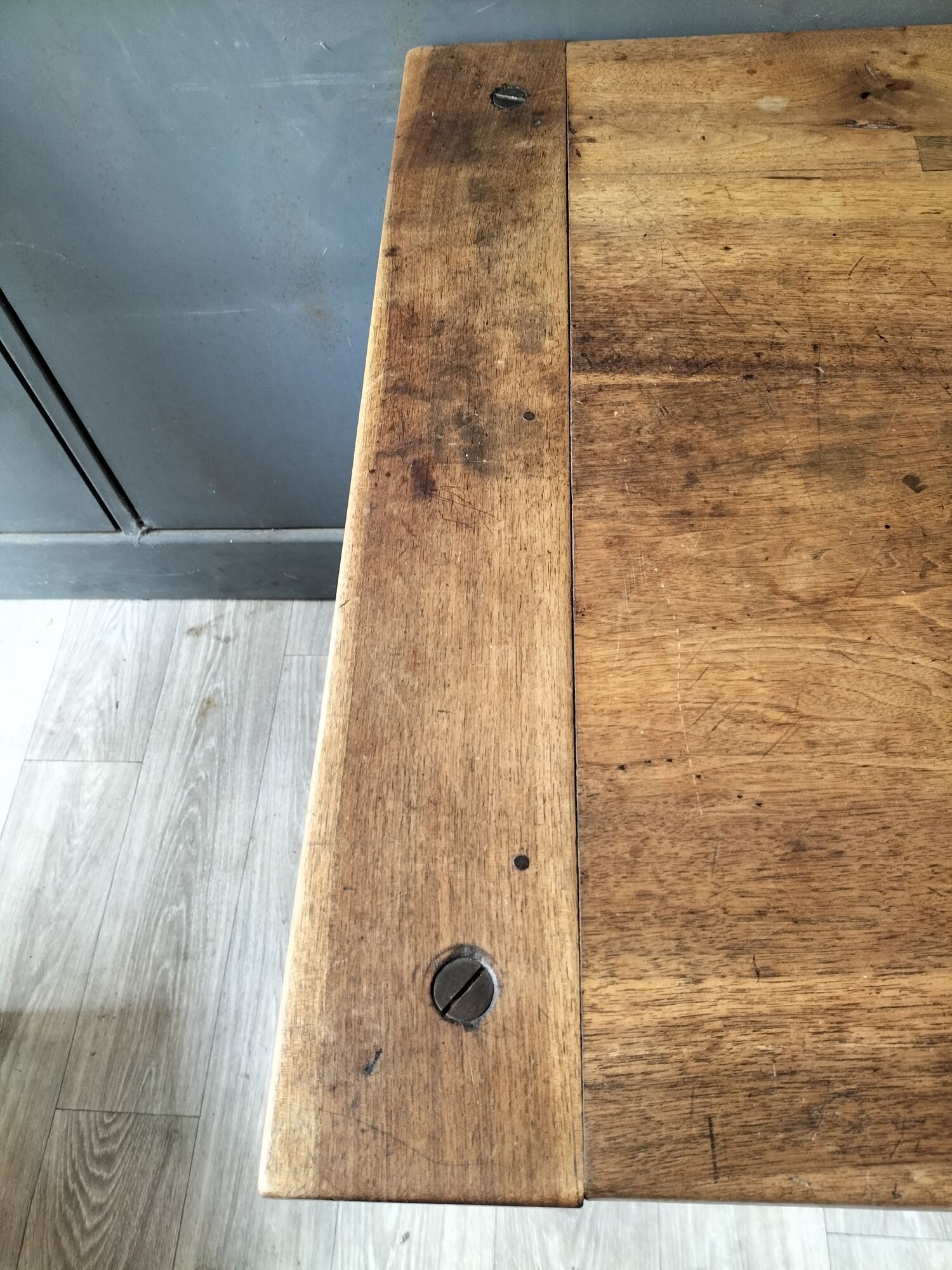 Very nice walnut farmhouse table in very good condition late 19th